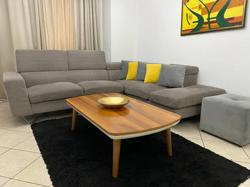 Tirane, jepet me qera apartament 2+1+Ballkon Kati 4, 86 m² 600 € (rruga Bilal Golemi)