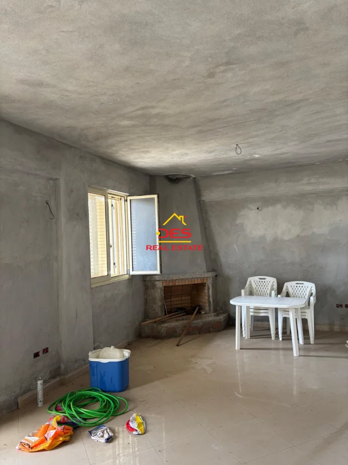 Vlore, shitet Vile Kati 0, 209 m² 220.000 € (Rruga Dhimitër Konomi)