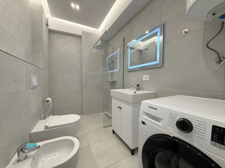 Tirane, shitet apartament 1+1 , 66 m² 162.000 € 