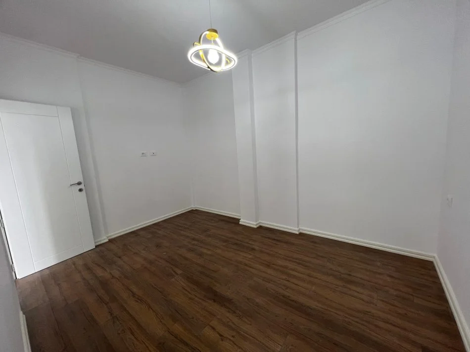 Tirane, shes apartament 1+1+Aneks+Ballkon Kati 4, 63 m² 119.000 € (Kopshti Botanik)