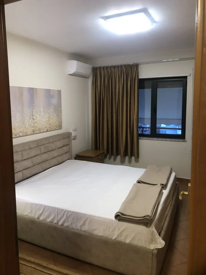 Tirane, jepet me qera apartament 1+1 Kati 8, 75 m² 960 € (Perlat Rexhepi)