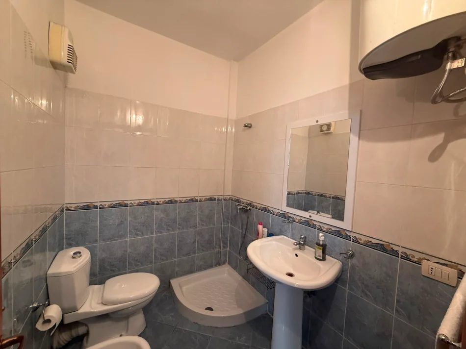 Durres, Jepet me Qera apartament 2+1+Ballkon Kati 8, 80 m²