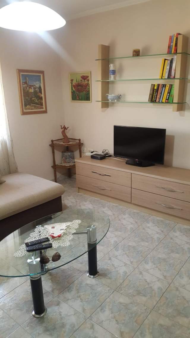 Tirane, jepet me qera apartament 1+1 Kati 3, 65 m² 45.000 Leke (prane Kopeshtit 7 xhixhat)