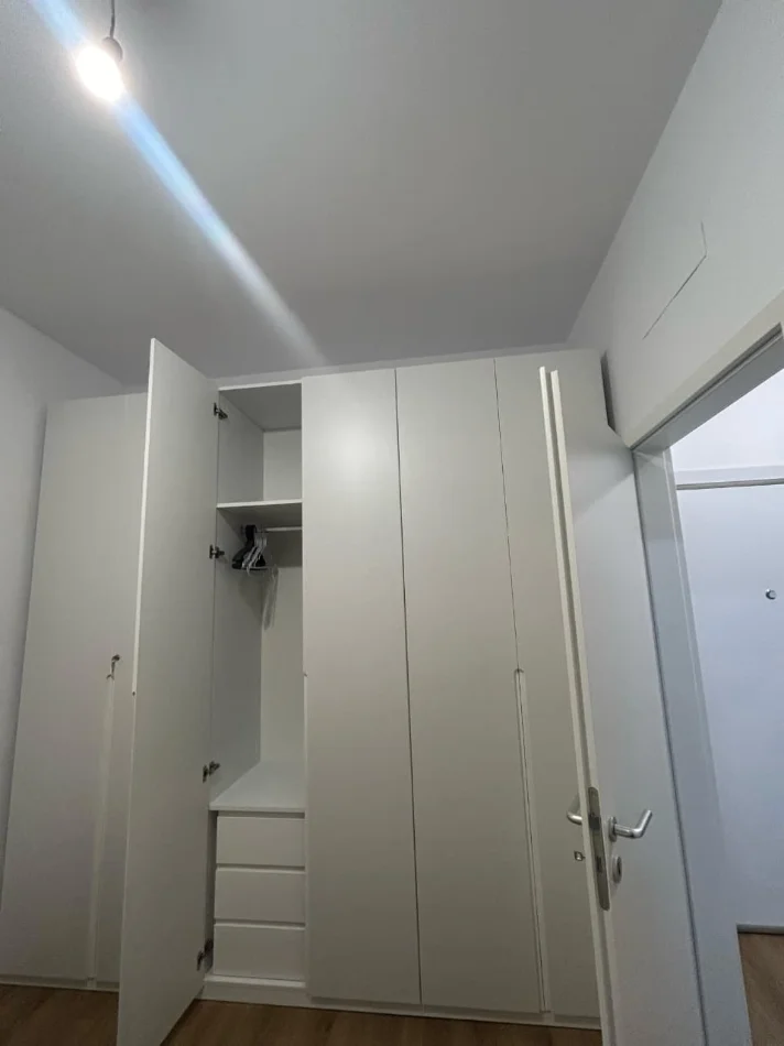 Tirane, jepet me qera apartament 1+1 , 55 m² 380 € 