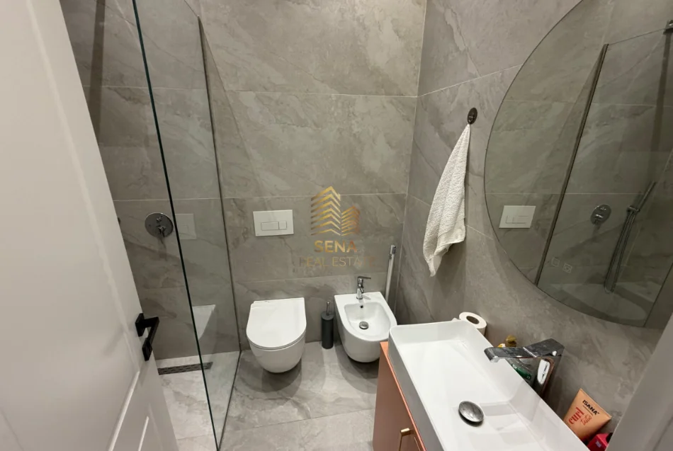 Tirane, jepet me qera apartament 1+1+Ballkon Kati 7, 65 m² 550 € (Astir)