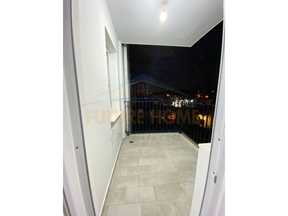 Tirane, jepet me qera apartament 1+1 Kati 1, 85 m² 400 € (SAUK)