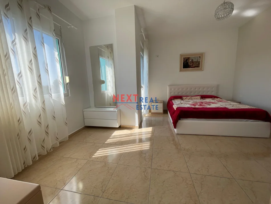 Vlore, jepet me qera apartament 1+1+Ballkon , 600 € (LUNGOMARE)