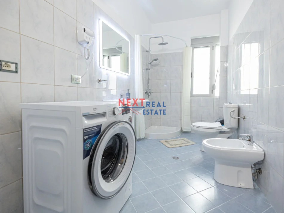 Vlore, jepet me qera apartament 1+1+Ballkon , 350 € (LUNGOMARE)