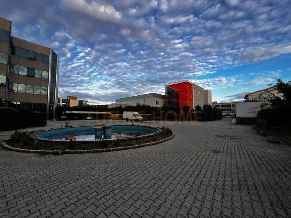 Durres, jepet me qera ambjent biznesi Kati 2, 5.000 m² 5.000 € (Shkozet , Durres)