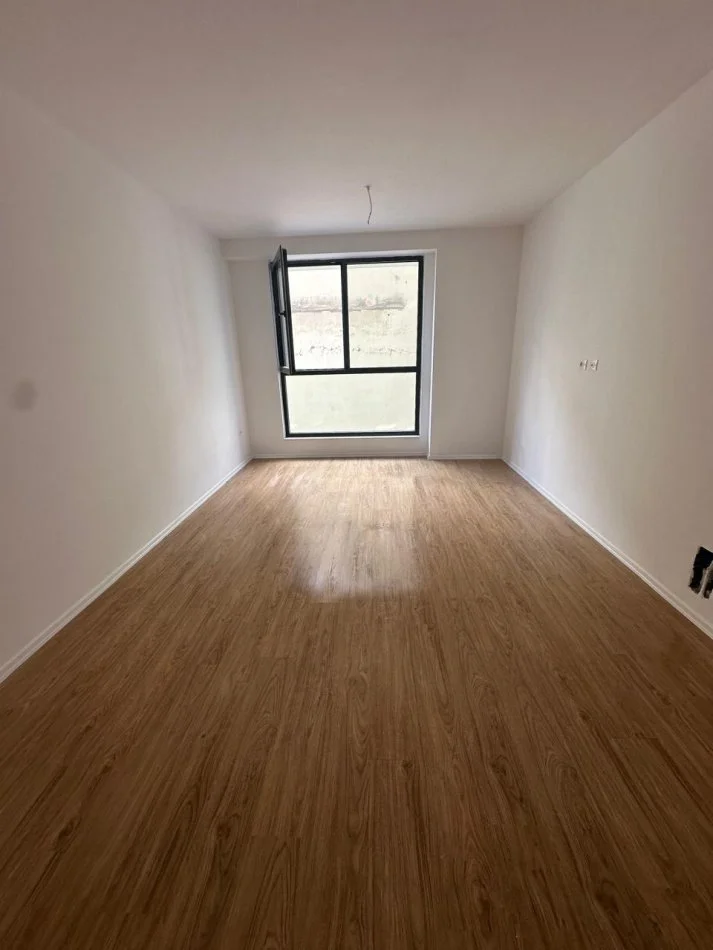 Jepet me Qira Apartament i përshtatshëm për Zyrë ne Jordan Misja,  550 €uro