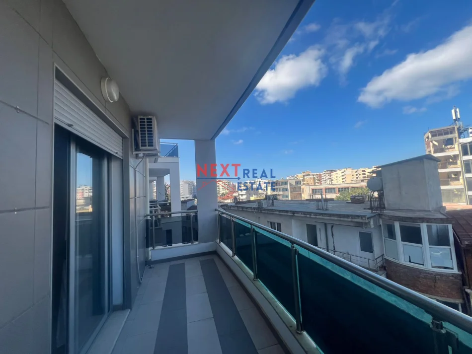 Vlore, jepet me qera apartament 1+1+Ballkon Kati 4, 300 € (XHAMIA, VLORE)