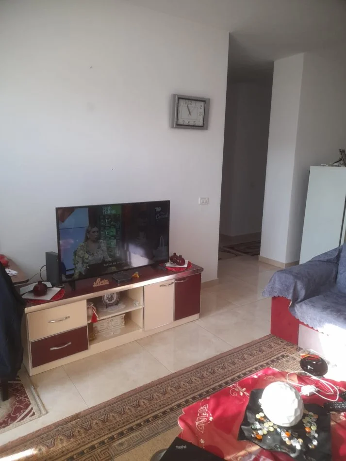 Tirane, jap me qera apartament 2+1+Ballkon Kati 6, 140 m² 300 € (Bulevardi blu kamez)
