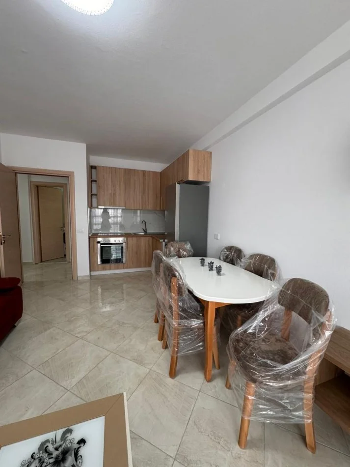 Durres, jepet me qera apartament 2+1+Ballkon Kati 5, 70 m² 400 € 