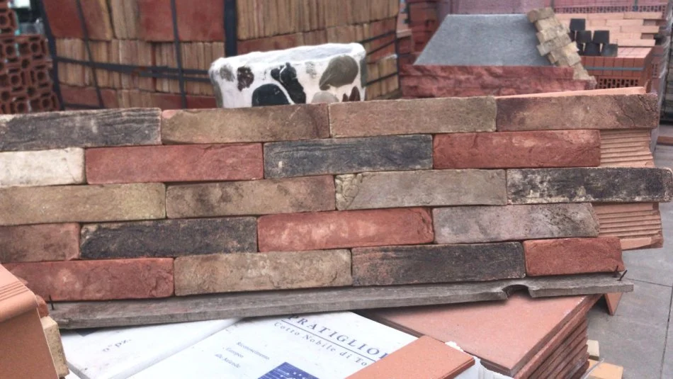 Tirane, shes Tulla xhami, Tulla shamat zjarrduruese, pllaka veshjeje ambjentesh te ndryshme, llac shamat, oxhaqe, furra etj... 10 €