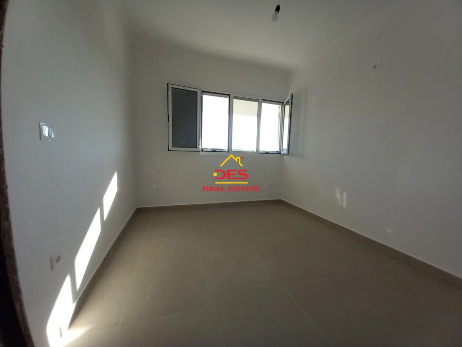 Vlore, shitet Vile 3+1+Aneks+Ballkon Kati 0, 280.000 € (Rruga Lef Sallata)