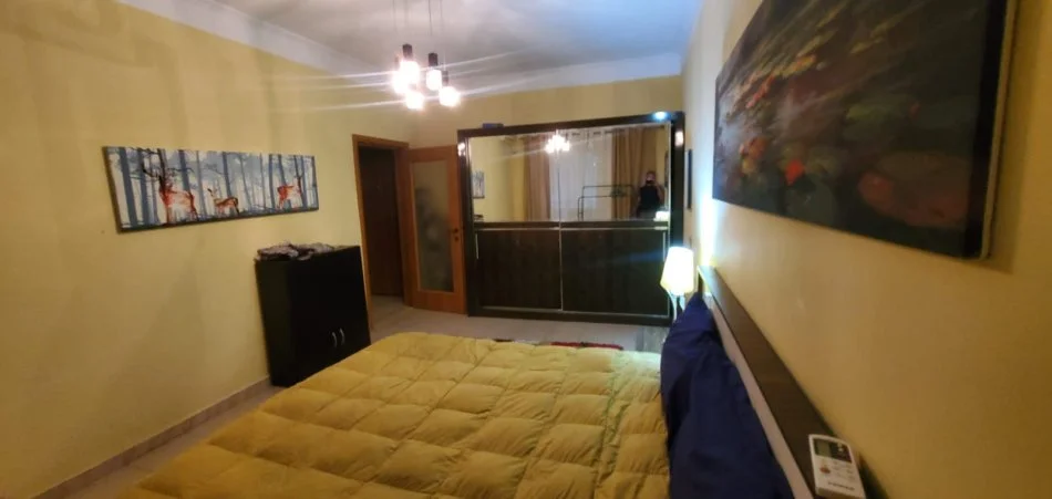 Tirane, jepet me qera apartament 2+1+Ballkon Kati 4, 600 € (sami Frasheri)