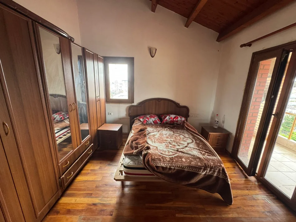 Durres, jepet me qera apartament 1+1 Kati 3, 200 € (Kenete, Durres)