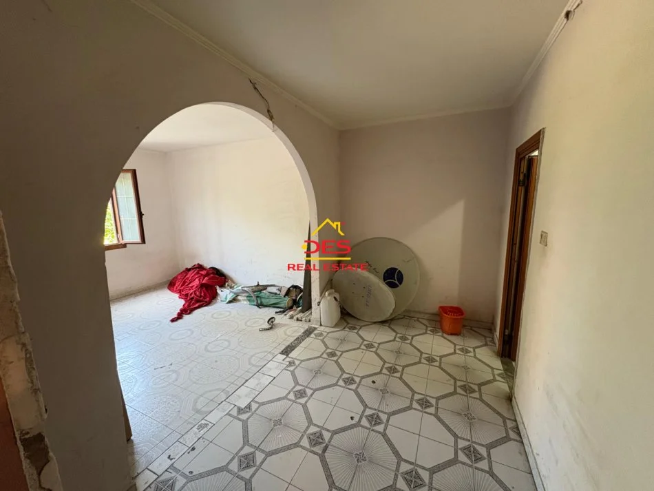 Vlore, shitet ambjent biznesi Kati 1, 110 m² 80.000 € (Rruga Mis Durhan)