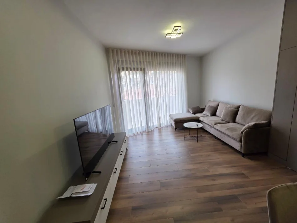Tirane, jepet me qera apartament 2+1 Kati 3, 100 m² 1.000 € 