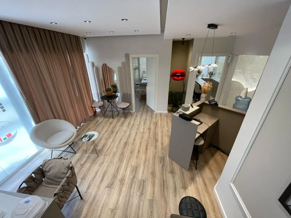 Tirane, jepet me qera ambjent biznesi Kati 0, 100 m² 600 € (Rruga Kosovarëve)