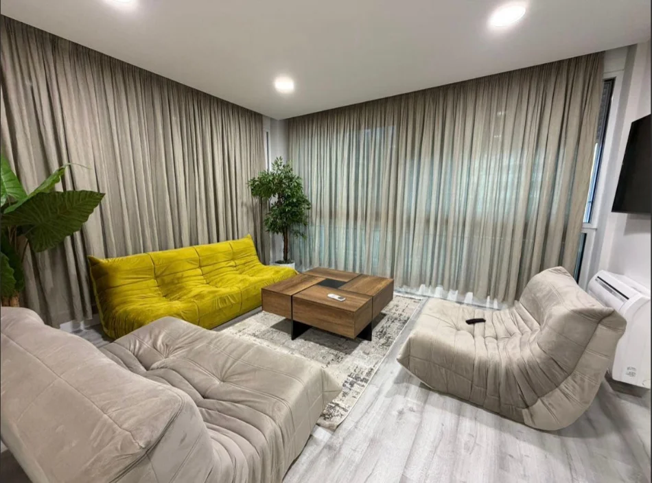 Tirane, jepet me qera apartament 2+1 Kati 6, 140 m² 2.300 € 