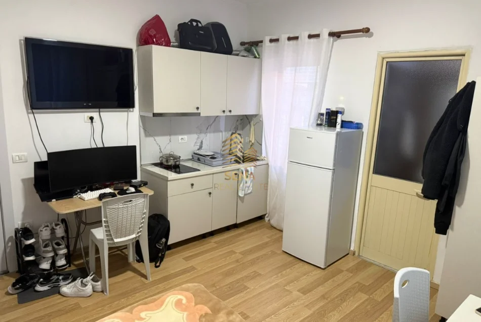 Tirane, jepet me qera apartament 1+1 Kati 4, 30 m² 300 € (Jordan Misja)