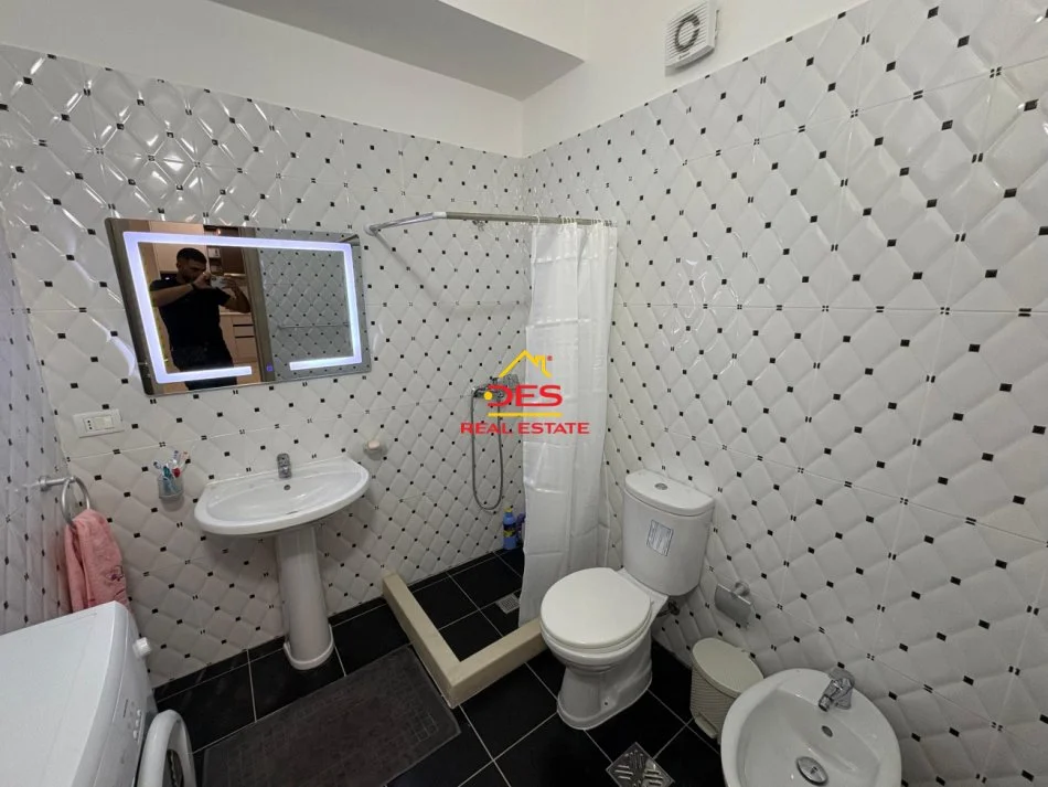 Vlore, shitet apartament 1+1+Ballkon Kati 2, 70 m² (Rruga Murat Terbaci)