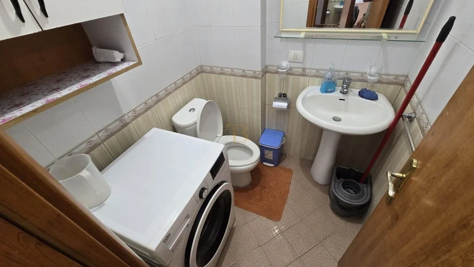 Tirane, jepet me qera apartament 2+1+Ballkon Kati 3, 100 m² 550 € 