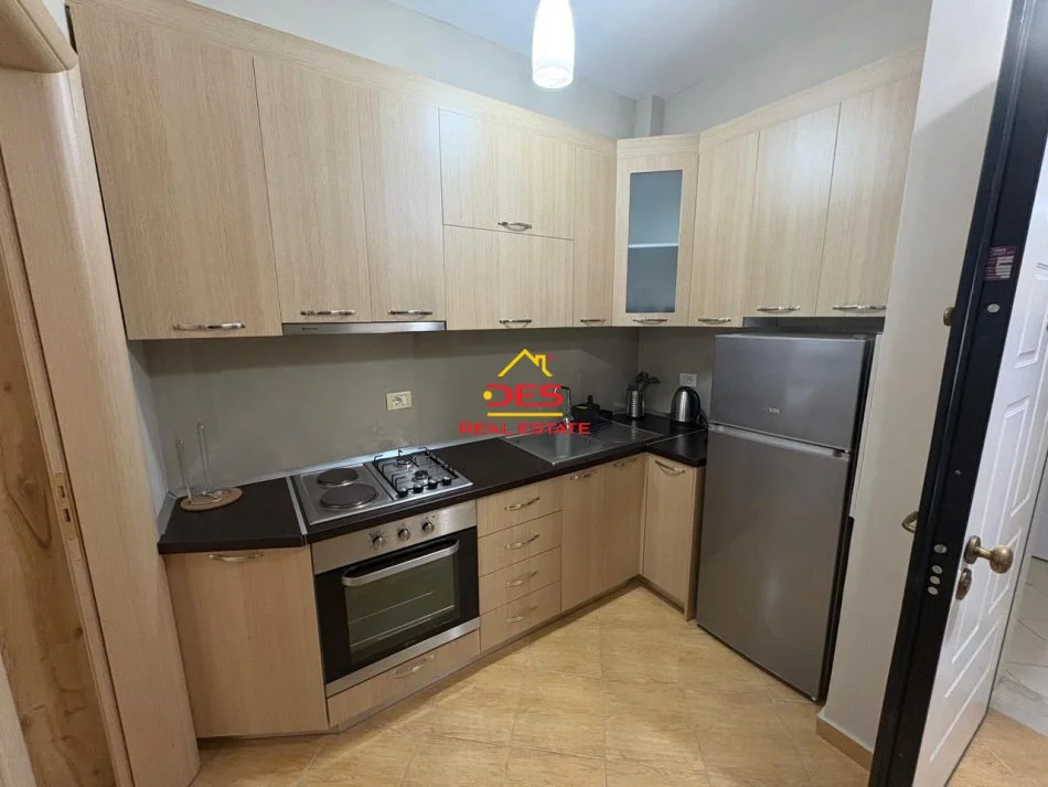 Vlore, shitet apartament 1+1+Ballkon Kati 2, 60 m² 96.000 € (Rruga Stefan Pano)