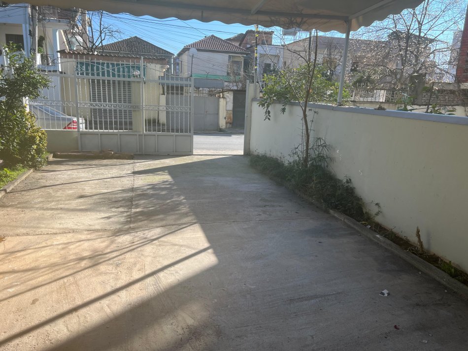 Tirane, jepet me qera Kati 0, 126 m² 500 € (rruga Besa, Siri Kodra)