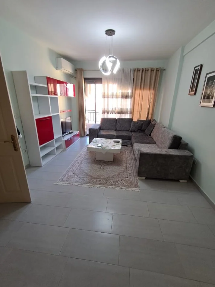 Tirane, jepet me qera apartament 2+1+2 Kati 6, 100 m² 450 € (Vila L Astir)