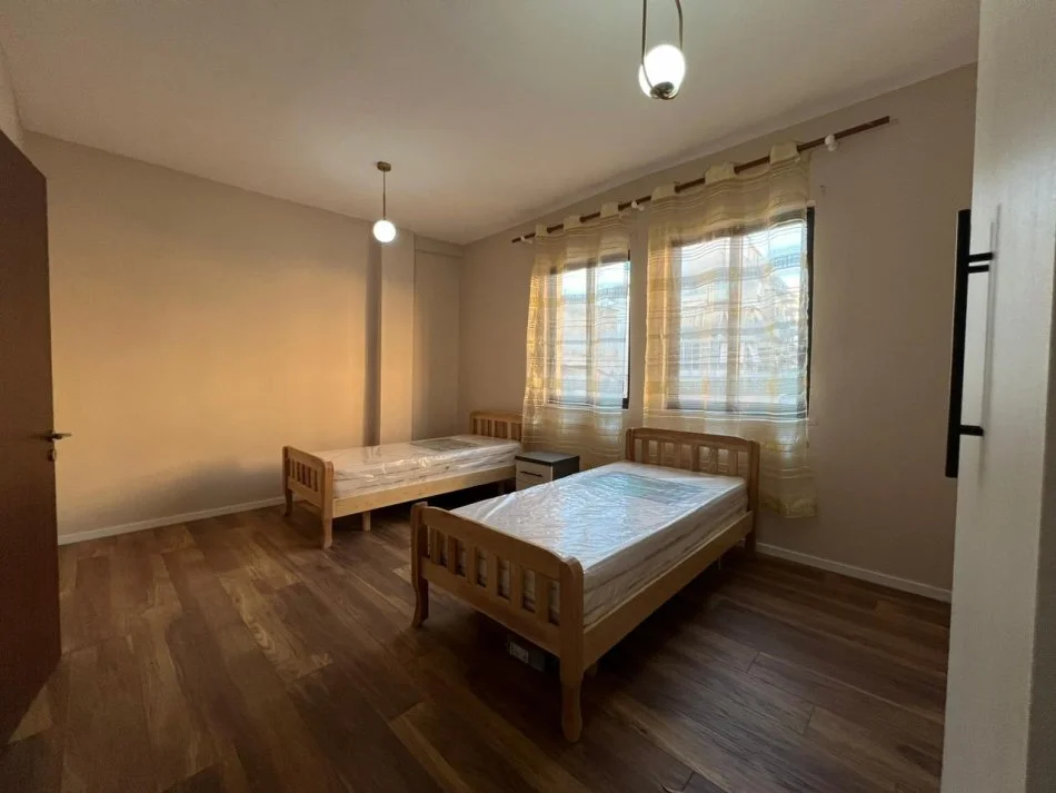 Tirane, jepet me qera apartament 2+1 Kati 3, 103 m² 800 € (myslym shyri)