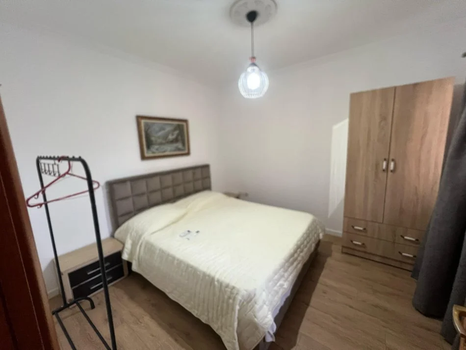 Tirane, jepet me qera apartament 1+1+Ballkon Kati 4, 67 m² 500 € (Siri Kodra), OPP52044