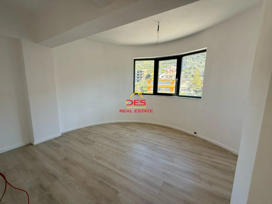 Vlore, shitet apartament 2+1+Ballkon Kati 4, 90 m² (Rruga Dhimitër Konomi)
