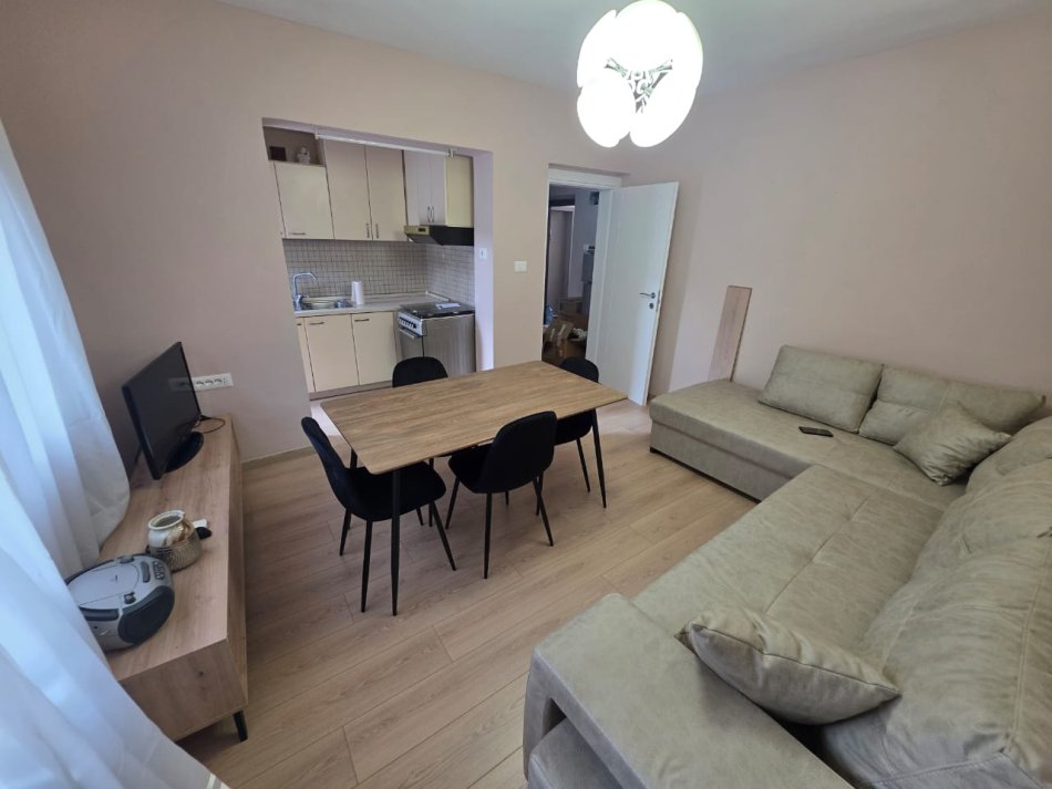 Tirane, jepet me qera apartament 1+1 Kati 4, 60 m² 590 € (Myslym Shyri)
