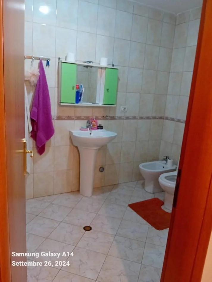 Tirane, jepet me qera 2+1 Kati 6, 90 m² 300 € (5 maj)