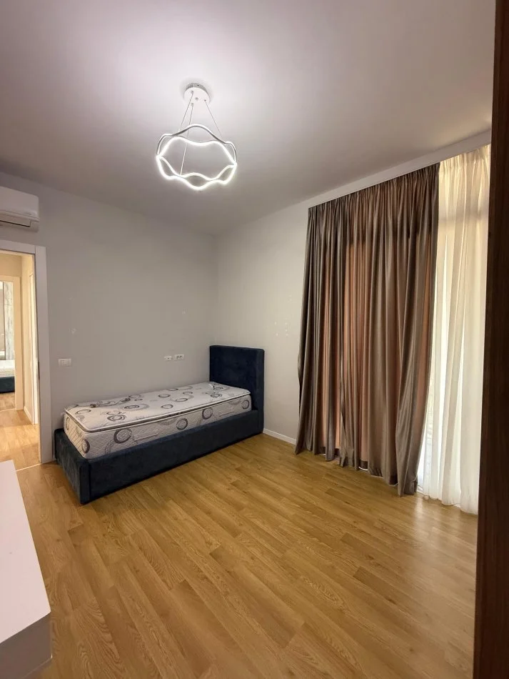 Tirane, jepet me qera apartament 2+1+Ballkon Kati 6, 100 m² 700 € (Irfan tomini)
