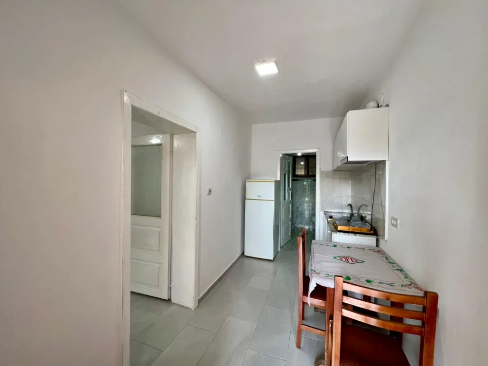 Tirane, jepet me qera garsonier 1+1 Kati 1, 36 m² 250 € (Rruga Mihal Grameno)