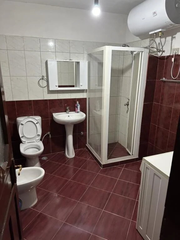 jepet me qera , 480 €