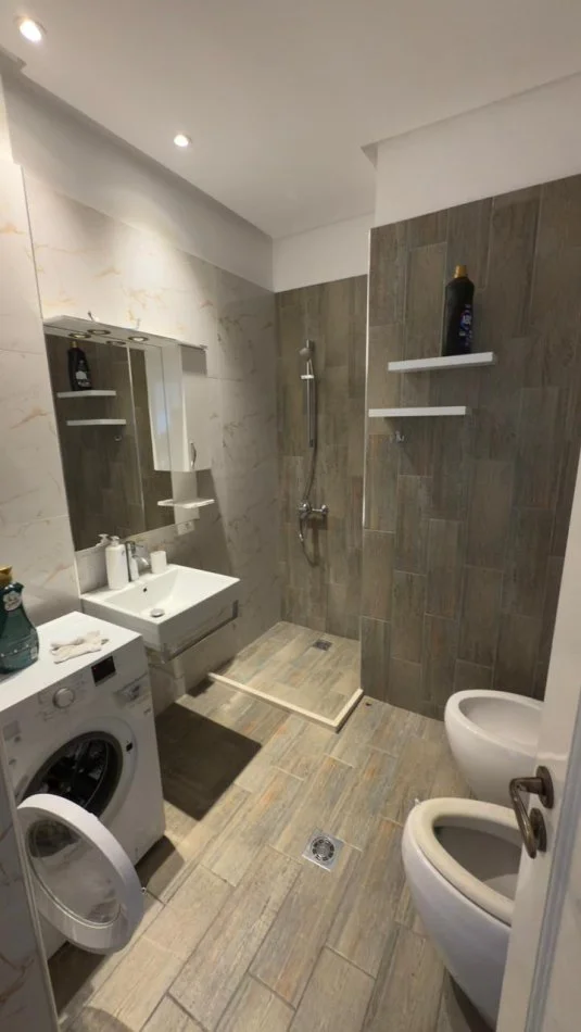 Tirane, shes apartament 2+1+2+verande Kati 7, 98 m² 175.000 €