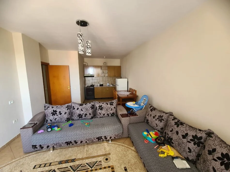 Tirane, jepet me qera apartament 1+1 Kati 7, 70 m² 400 € (Kinostudio., Rruga Aleksander Moisiu.)