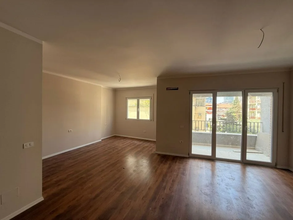 Tirane, jepet me qera apartament 2+1 Kati 2, 800 € 