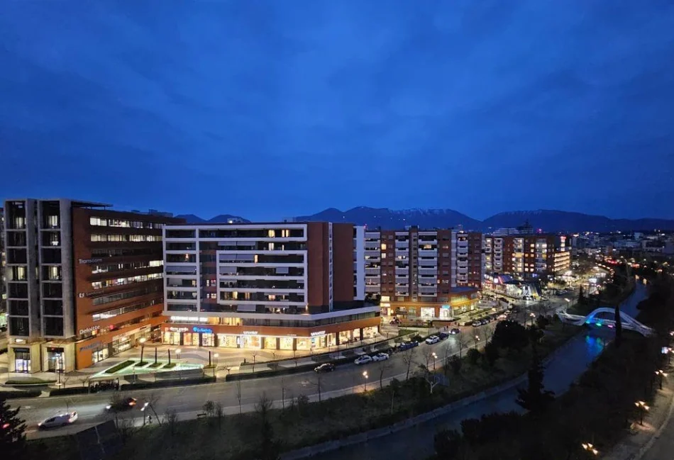 Tirane, shitet apartament 3+1+Aneks+Ballkon Kati 4, 176 m² 528.000 € (Rruga Kavajes)