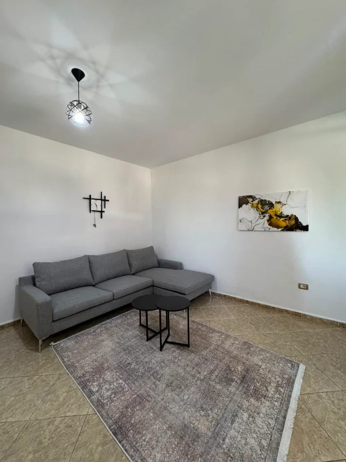 Tirane, jepet me qera shtepi 1+1 Kati 2, 65 m² 400 € (Tregu i ri elektrik)