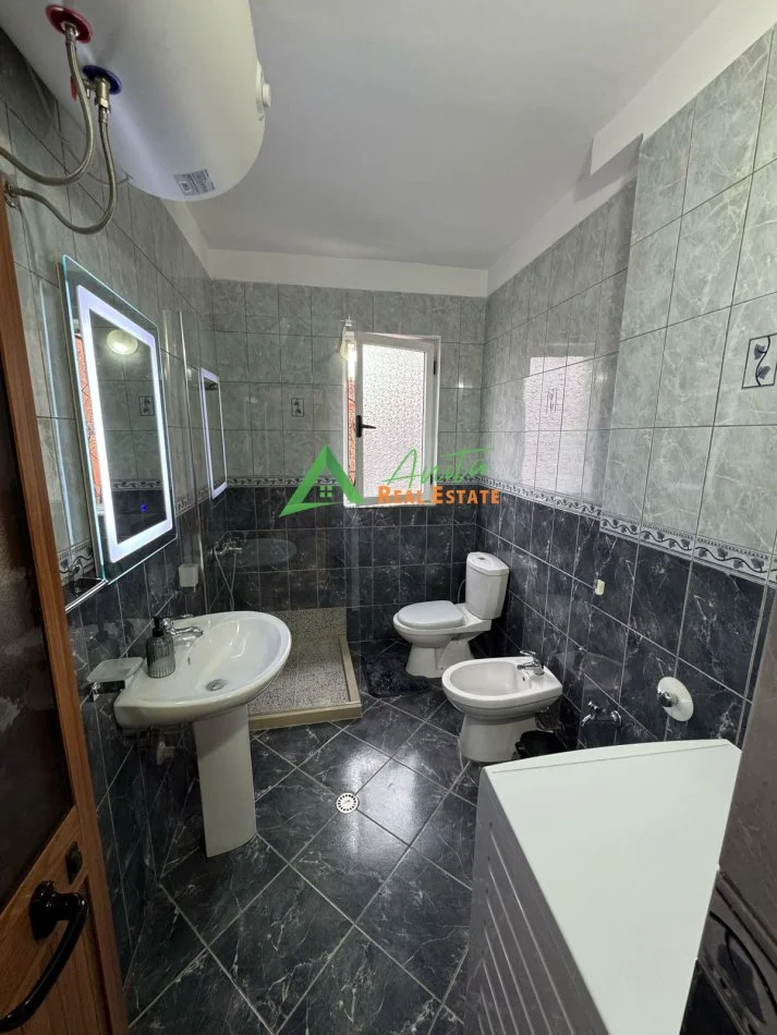 Tirane, jepet me qera apartament 1+1+Ballkon Kati 5, 70 m² 600 € (Myslym Shyri)