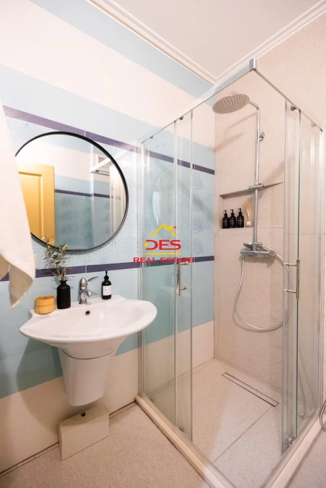 Vlore, jepet me qera apartament 1+1+Ballkon Kati 3, 70 m² 400 € (Rruga Dhimitër Konomi)