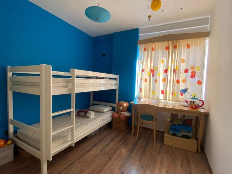 Tirane, jepet me qera apartament 2+1+Ballkon Kati 3, 120 m² 850 € (Hoxha Tahsim)