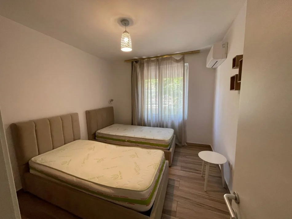 jepet me qera apartament 2+1 i mobiluar tek rr.e durresit