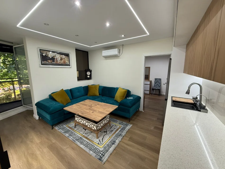Shqiperi, jepet me qera apartament+verande | Penthouse 2+1+Aneks+Ballkon Kati 1, 58 m² 750 € (Rruga Grigor Gjirokastriti)