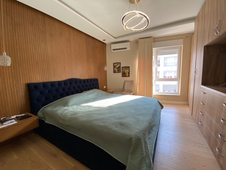 Tirane, jepet me qera apartament 2+1 Kati 7, 91 m² 800 € (kompleksi magnet)